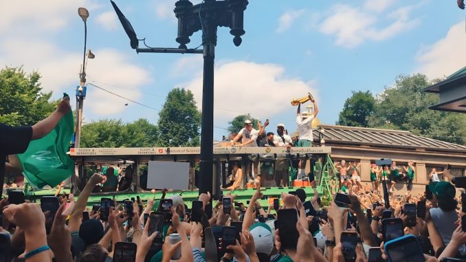 de mest ikoniska basketmatcherna genom historien illustration