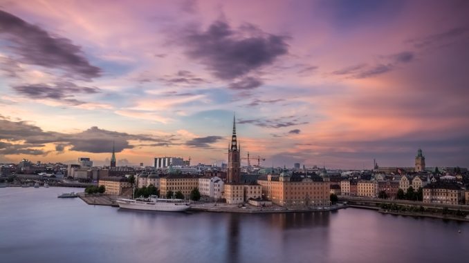 En inblick i basketens historia och dess utveckling i Sverige illustration